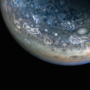 Júpiter colorido e caótico - NASA