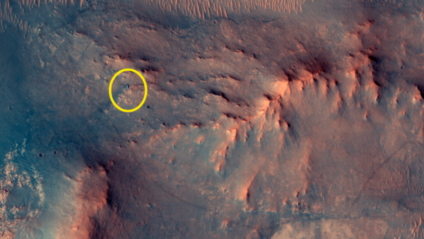 O orbitador de Marte observa o rover Perseverance cruzar a linha de chegada da maratona, foto do dia de 29 de junho de 2026