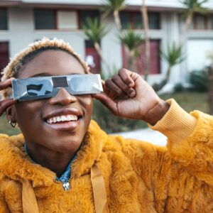 Óculos Eclipse estão à venda antes do eclipse solar total de 12 de agosto