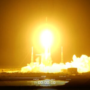 SpaceX lança três enormes satélites BlueBird direto para célula da Flórida