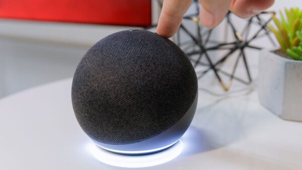 Alexa com preço no chão: Amazon Echo Dot sai por R$ 278 e permite parcelar em 6x
