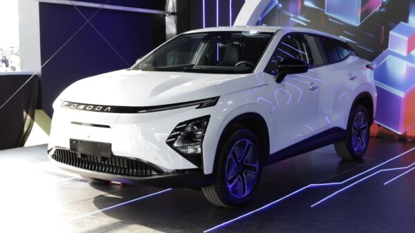 Omoda E5 ganha versão "no precinho" para desafiar BYD Dolphin