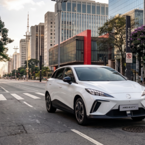 Rival da BYD derrete preço de hatch elétrico, mas não para todo mundo