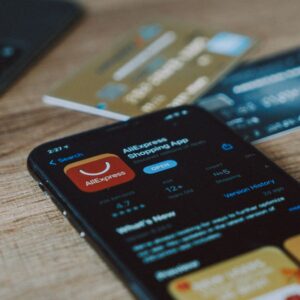 Dona do AliExpress vai banir uso do Claude Code dos funcionários