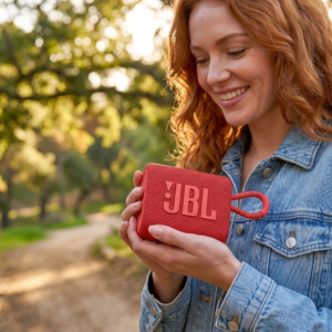 JBL Go 5 tem bateria de gente grande em uma caixa de som minúscula