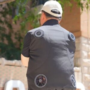 Chineses criam "ar-condicionado em forma de colete" com bateria para 12 horas