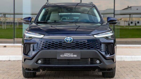 Toyota derrete preços do Corolla Cross para renovar linha do SUV