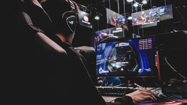 Do servidor à prancheta: Counter-Strike já exige gestão de clube de futebol