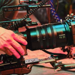 Lente da Fujifilm promete imagem de cinema e alcance inédito por R$ 27 mil