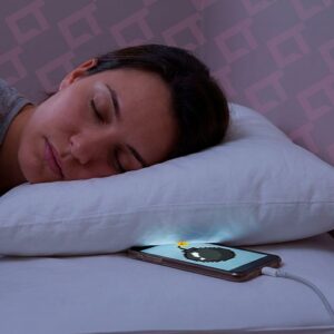 Dormir com o celular carregando embaixo do travesseiro pode causar explosão?