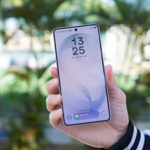 Venda de celulares despenca devido à crise de chips causada pela IA
