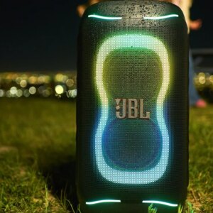 JBL gigante chega com bateria para 15 horas de música; 2 woofers e 2 tweeters