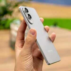 Celular Samsung top ultra fino com 512 GB aparece com preço no chão