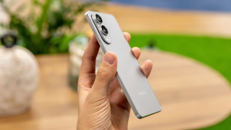 Celular Samsung top ultra fino com 512 GB aparece com preço no chão