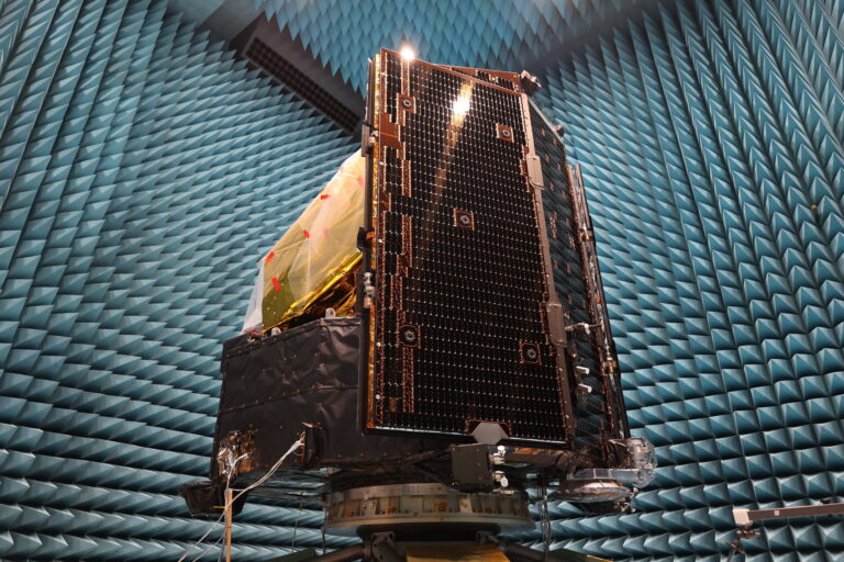 A eletrônica de Platão pronta para o espaço