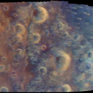 A missão Psyche da NASA mostra detalhes da superfície marciana durante o sobrevoo