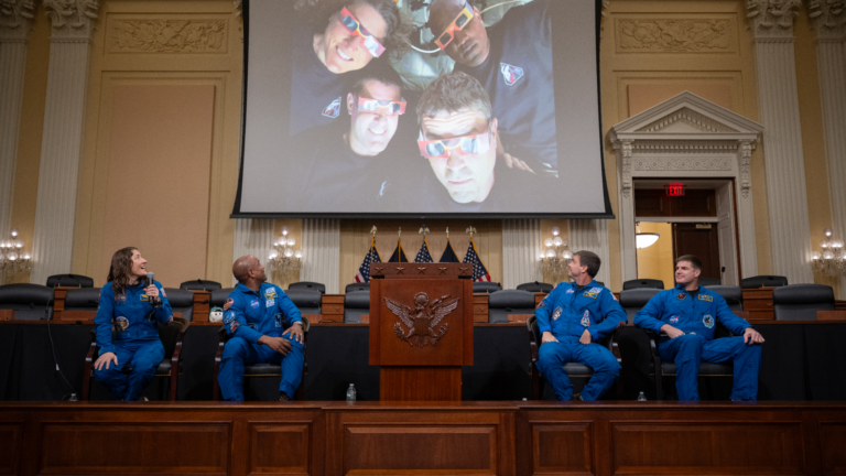 Astronautas da lua Artemis visitam a foto do dia do Capitólio em 6 de julho de 2026