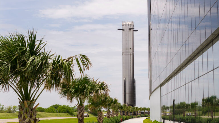 Atualizações de lançamento do SpaceX Starship Flight 13: Super Heavy booster revertido para verificações finais