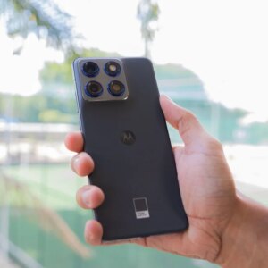 Celular ultrafino da Motorola despenca para R$ 2.429 com cupom