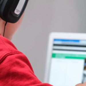 Como a tecnologia e a IA tornam a educação mais inclusiva e individualizada?