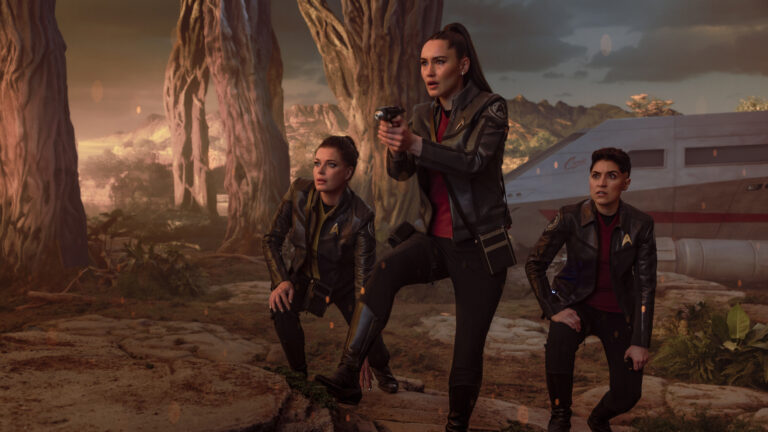 Conversamos corajosamente com os produtores de 'Star Trek: Strange New Worlds' sobre dinossauros no espaço e os horrores Lovecraftianos para a 4ª temporada (entrevista)