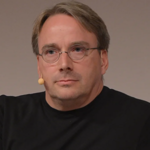 Criador do Linux recua em previsão sobre uso de IA e produtividade