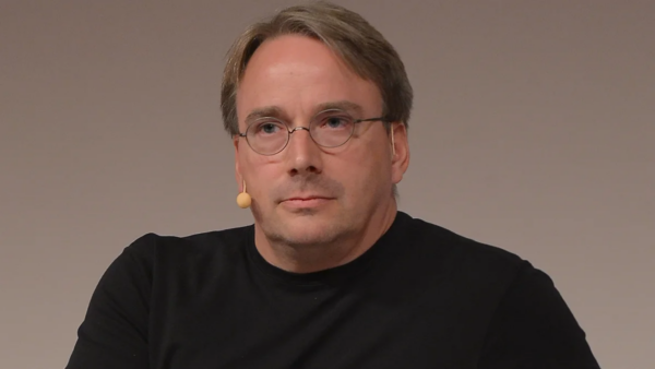 Criador do Linux recua em previsão sobre uso de IA e produtividade