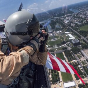 Fotógrafo da NASA captura imagens do F-18 sobre Washington