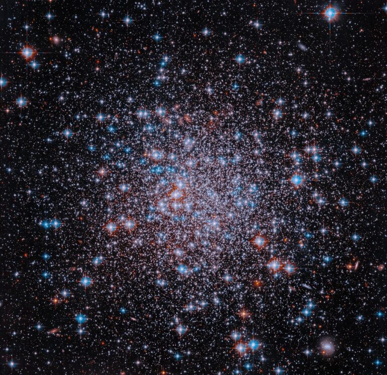 Hubble da NASA espia Stellar Sparkler para 4 de julho