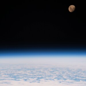 Lua Crescente Gibosa - NASA