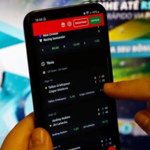 MJSP questiona Apple e Google sobre acesso de jovens a apps de bets