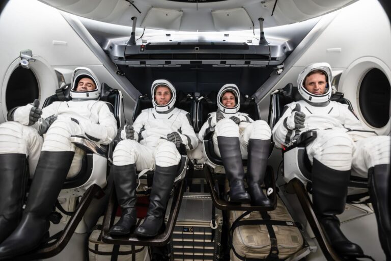 NASA define briefings para a missão SpaceX Crew-13 à estação espacial