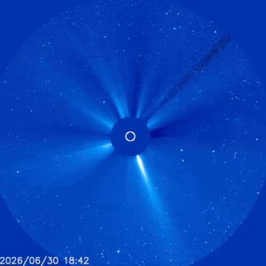 O Sol dispara 10 erupções solares em 24 horas, enquanto vários CMEs ligados à Terra aumentam as esperanças da aurora boreal para o fim de semana de 4 de julho