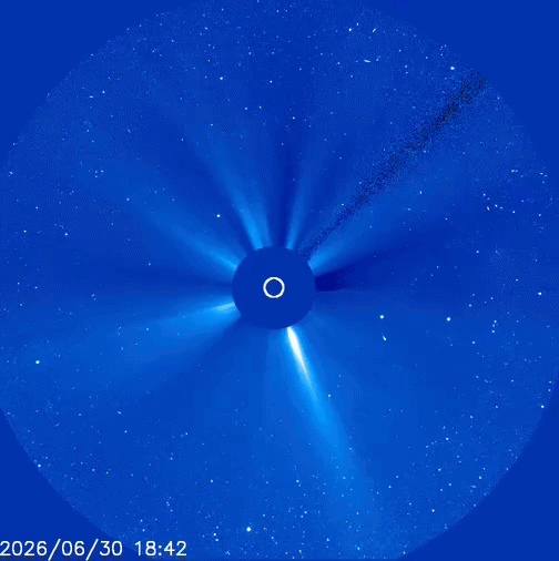 O Sol dispara 10 erupções solares em 24 horas, enquanto vários CMEs ligados à Terra aumentam as esperanças da aurora boreal para o fim de semana de 4 de julho
