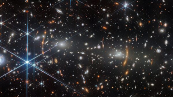O Telescópio Espacial James Webb olha para trás no tempo, 4,4 bilhões de anos, foto do dia de 21 de julho de 2026