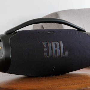 Preço despenca: JBL Boombox 3 por R$ 1.591 com cupom no Mercado Livre