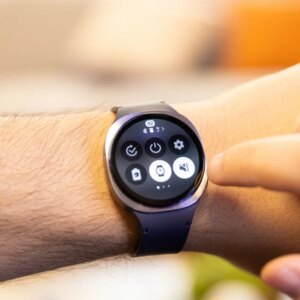 Samsung Galaxy Watch 8 bate menor preço histórico por R$ 1.259 no Pix