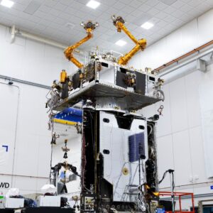 SpaceX lança drone de reparo de satélite com braços robóticos de 3 metros para a órbita da Terra