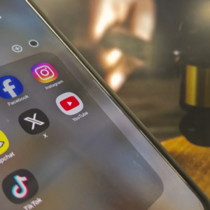 UE considera tomar medida extrema sobre menores de idade nas redes sociais