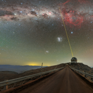 Um laser desaparece na foto do coração da Via Láctea do dia 16 de julho de 2026