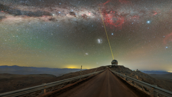 Um laser desaparece na foto do coração da Via Láctea do dia 16 de julho de 2026