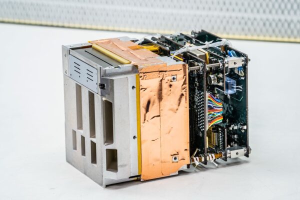 Um novo instrumento compacto permite medições de alta fidelidade de partículas energéticas em CubeSats