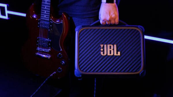 Amplificador da JBL vale a pena? Testamos o BandBox Trio; saiba quanto pagar