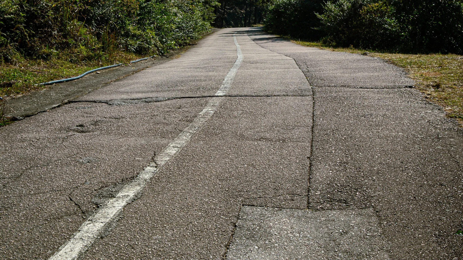 Editar informações da imagem Estrada rua asfalto buraco