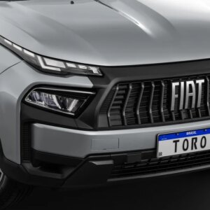 Fiat faz queima e vende Toro mais barato que Jeep Avenger em agosto