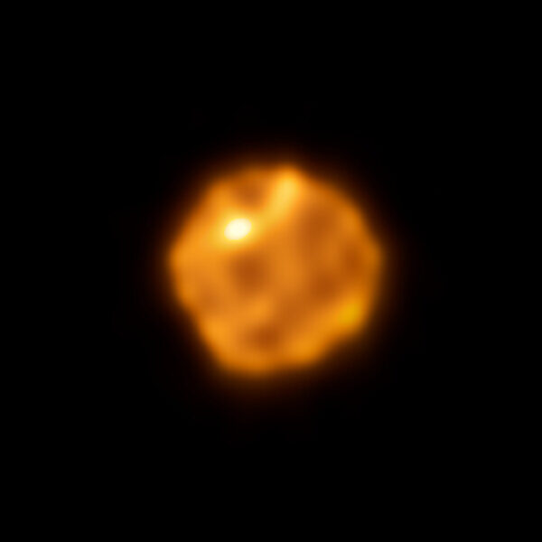A superfície borbulhante da estrela supergigante Betelgeuse foi revelada como nunca antes