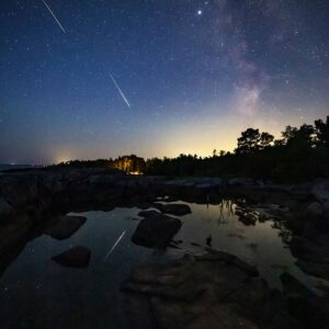 APOD: 2026, 15 de agosto - Perseidas Brilhantes da Suécia