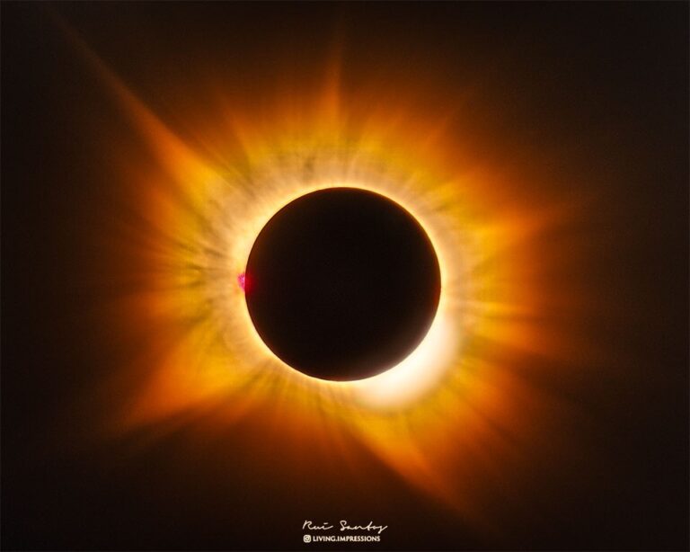 APOD: 2026, 17 de agosto - Um Eclipse da Coroa Dourada