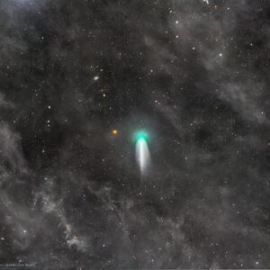 APOD: 2026, 24 de agosto – Cometa 220P em explosão