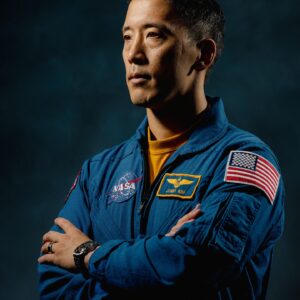 Astronauta da NASA Jonny Kim sai da agência para continuar o serviço militar
